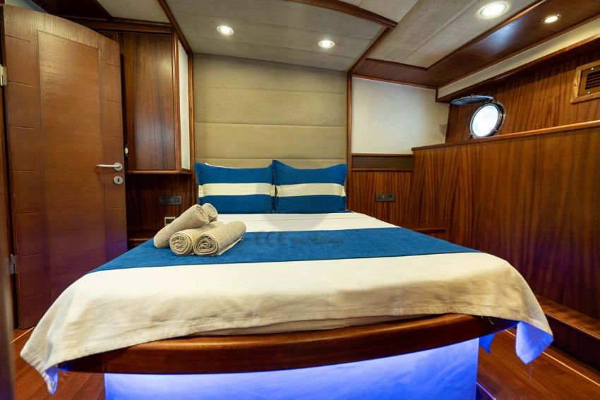 Nevra Queen Yacht, Double Cabin.