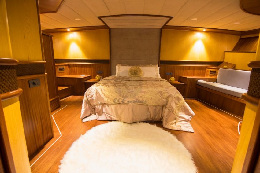 Nevra Queen Yacht, Master Suite.