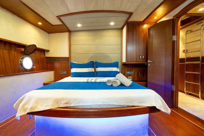 Nevra Queen Yacht, Master Suite.
