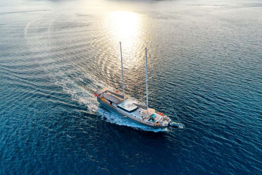 Nevra Queen Yacht, Running Rings Around Other Yachts.