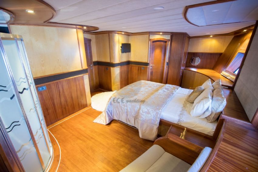 Nevra Queen Yacht, Master Suite.