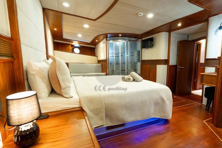 Nevra Queen Yacht, Master Suite.
