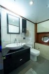 Nevra Queen Yacht, Bathroom.