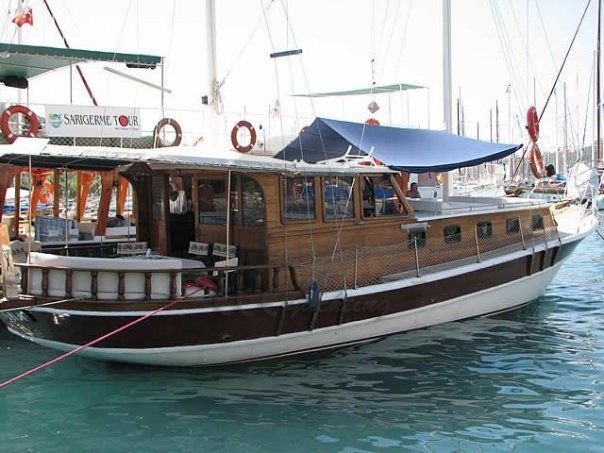 Nirvana S Yacht, Front Starboard View.