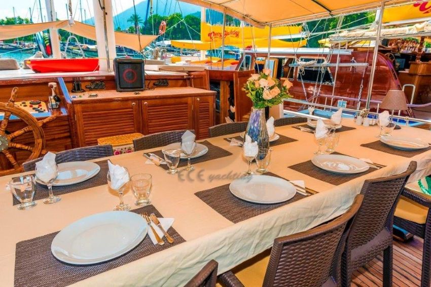 nomade_gulet_sunbathingarea