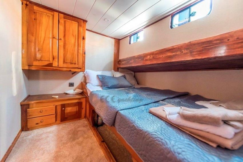 nomade_gulet_indoor_sitting