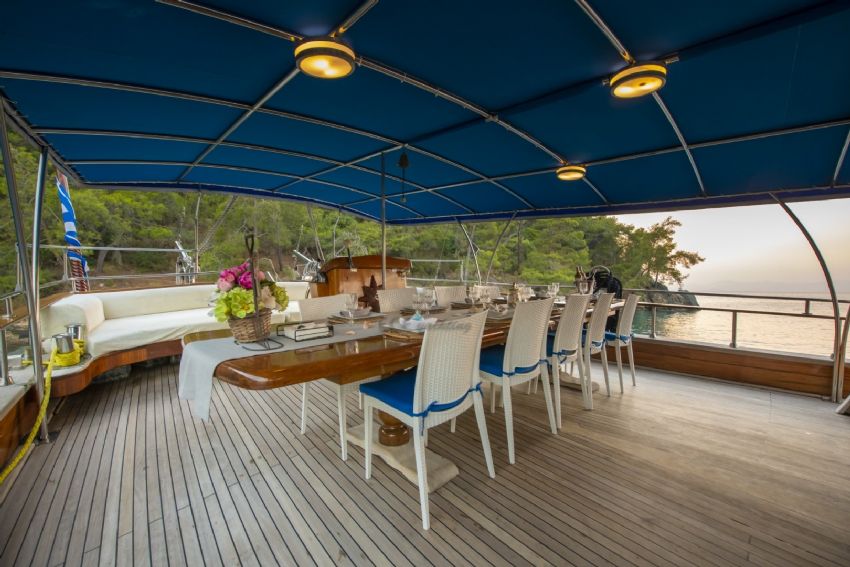 North Wind Yacht, Passageway.