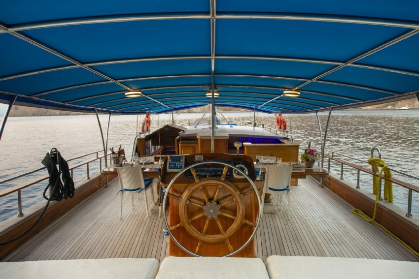 North Wind Yacht, Interior Lounge.