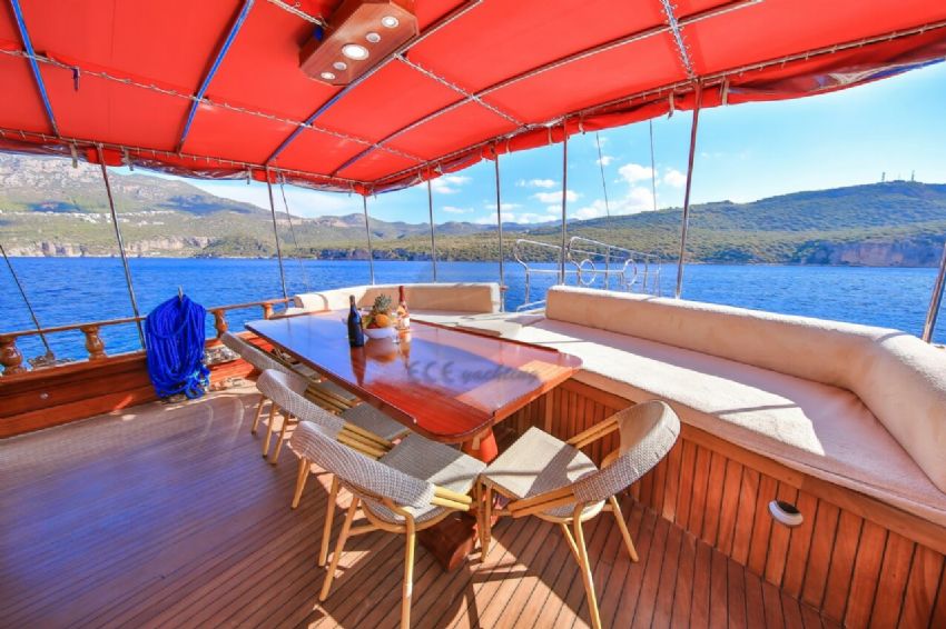 nos ece yat yemek masası