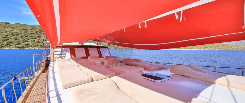 nos gulet güneşlenme