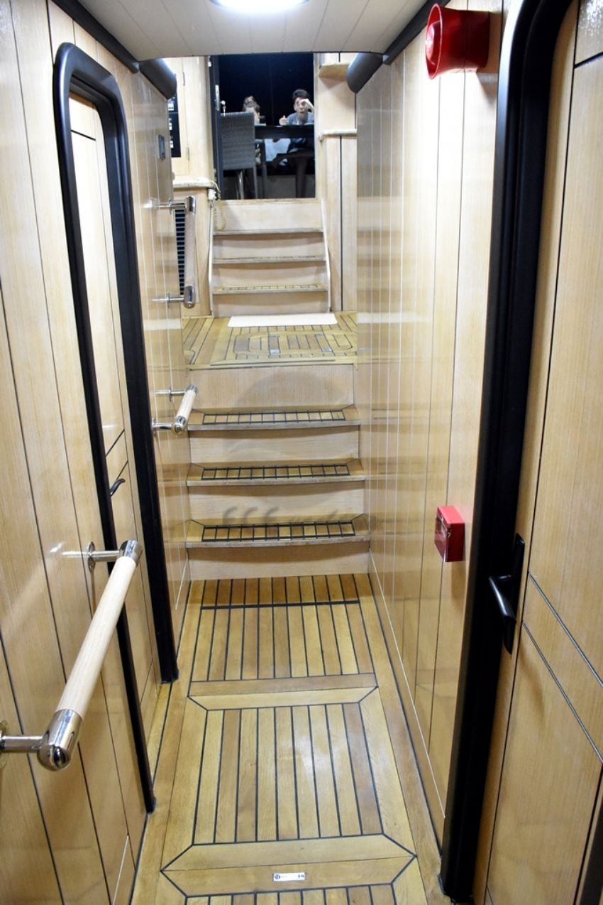 Nostalgia Gulet, Hall