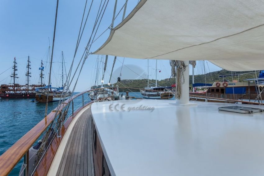 Oasis Gulet Yacht, Port Side Deck Walkway.