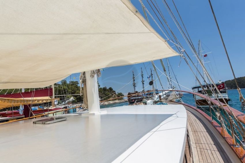 Oasis Gulet Yacht, Starboard Side Walkway.