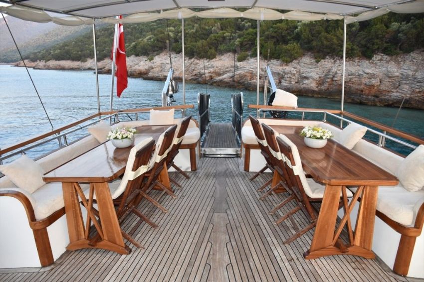 Aft Deck Dining.