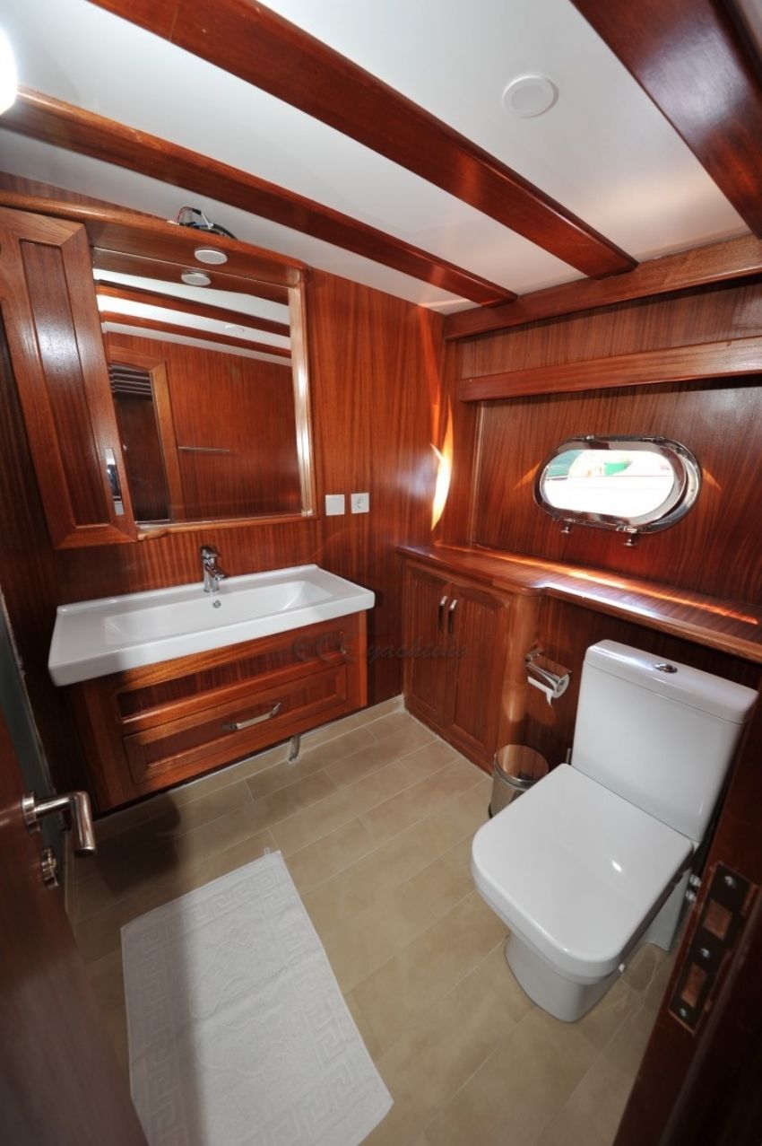 Oğuzhan teknesi banyo