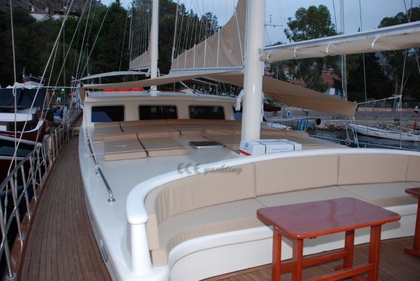 Oğuzhan teknesi Ön güverte