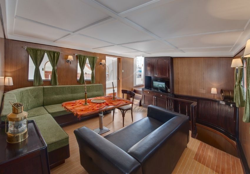 Oreste Teknesi salon