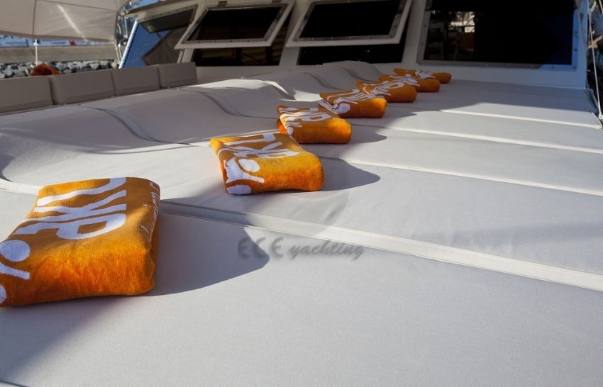 Güneşlenme minderi ve Plaj havlusu servisi