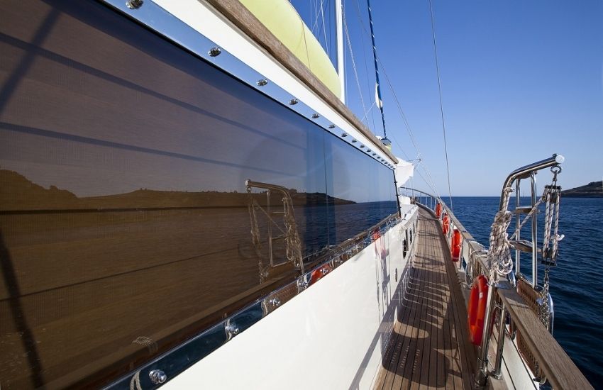 Osman Kurt yan yürüyüş yolu