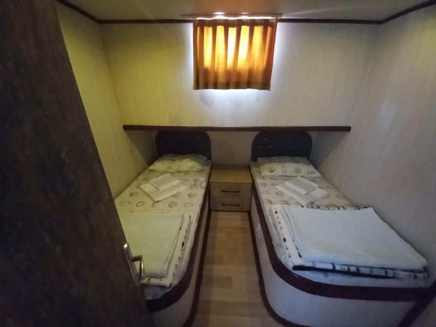 Özgür Ol, Twin Kabin