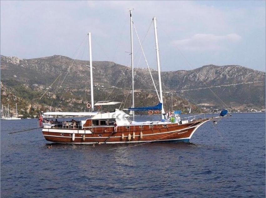 Özgür Ol, Dış Görünüm