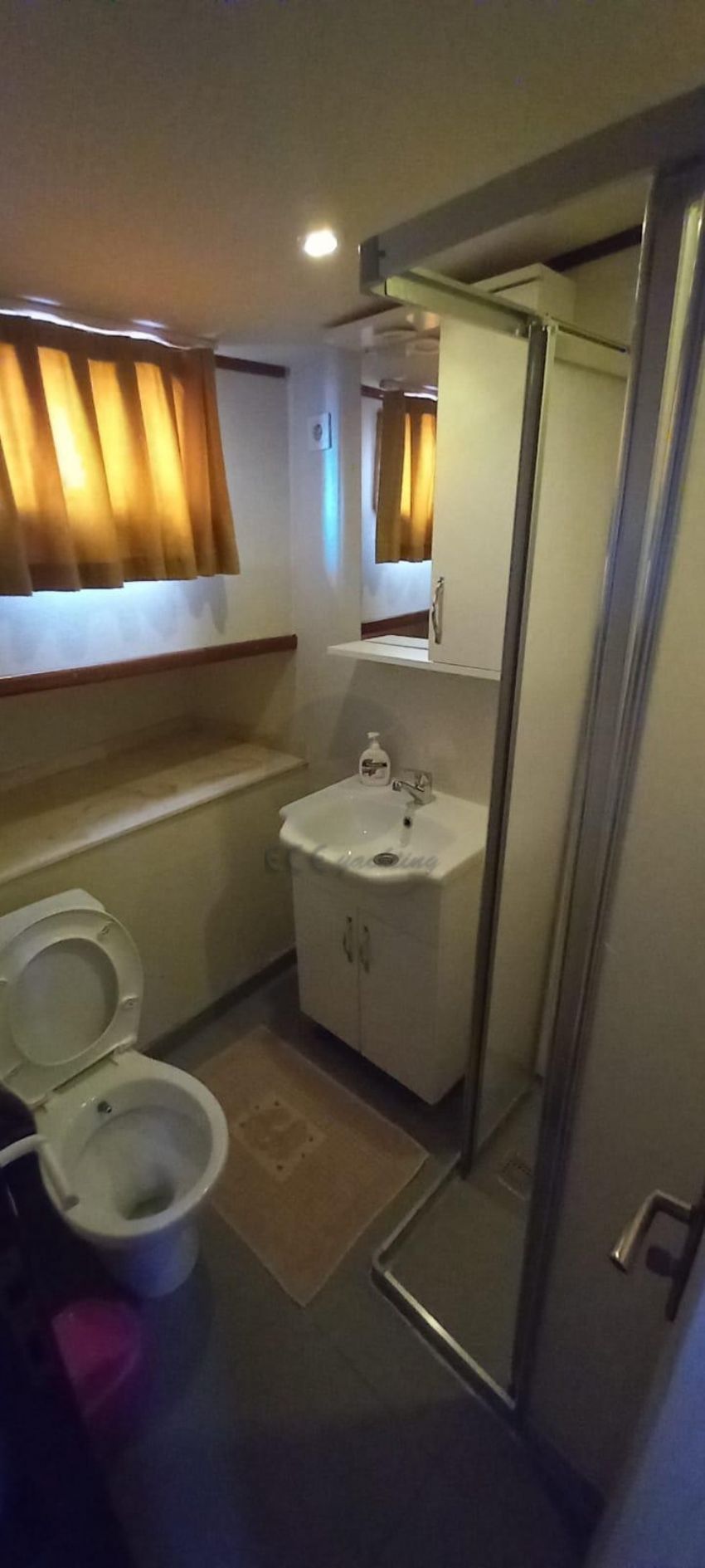 Özgür Ol, Banyo & Wc