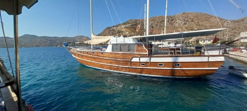 Özgür Ol, Dış Görünüm