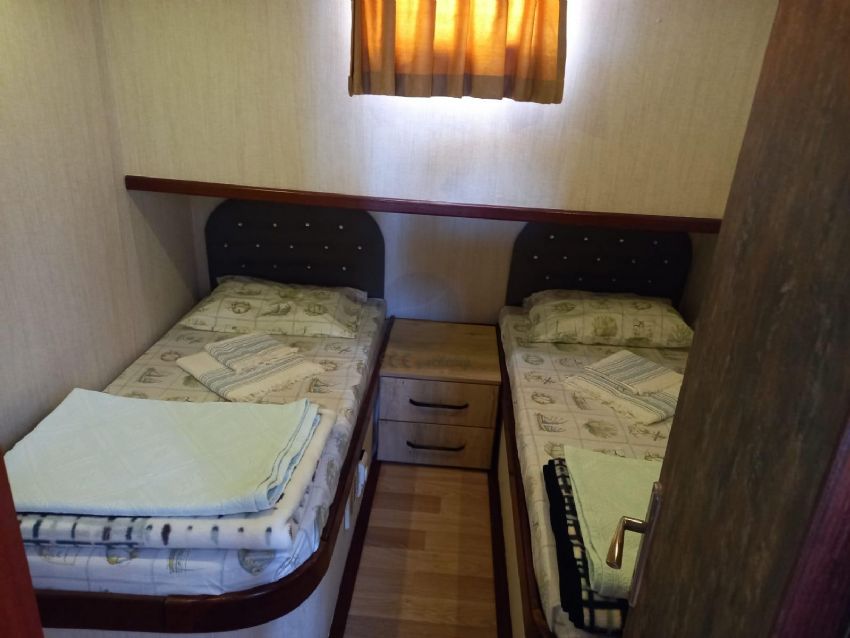 Özgür Ol, Twin Kabin