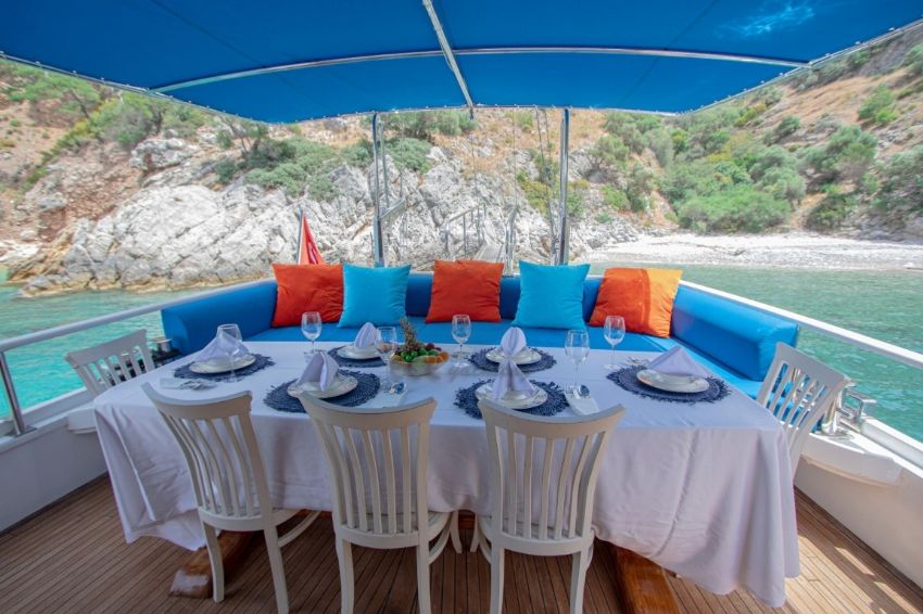 Parlak Gulet, Aft Deck Dining.