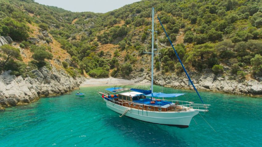 Parlak Gulet, Starboard Front.