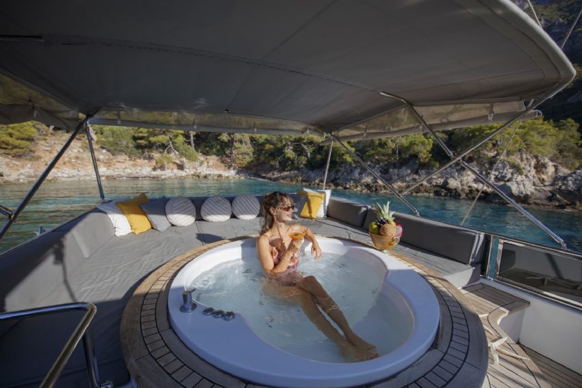 PERDUE Gulet, Fine Dining Onboard.