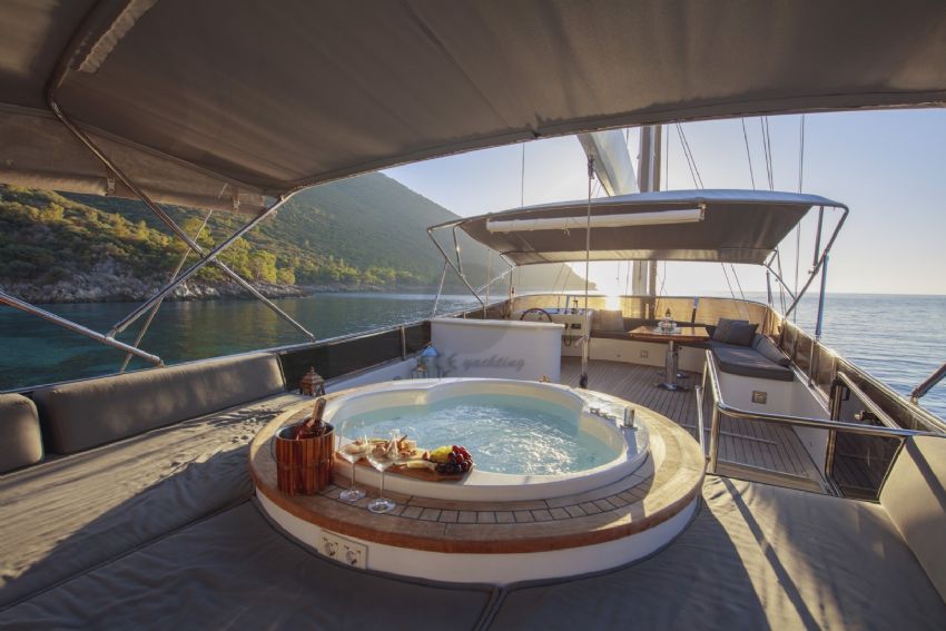 PERDUE Gulet, Aft Deck To Flybridge.