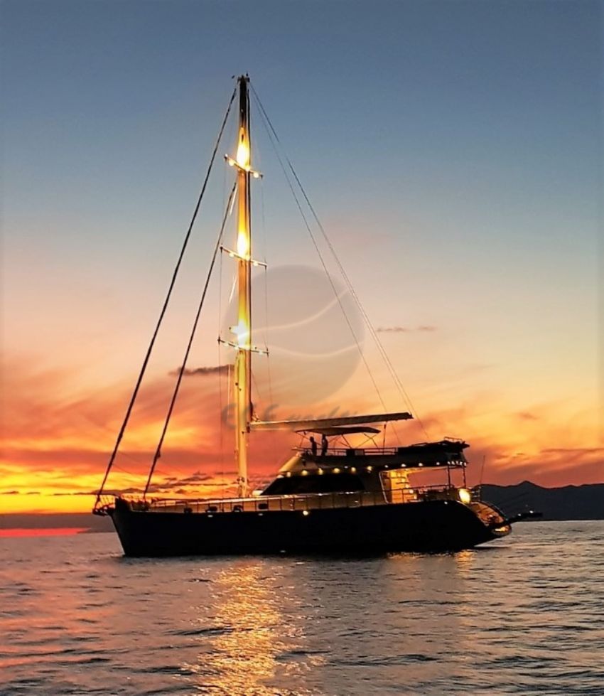 PERDUE Gulet, Sailing At Sunset. batımı
