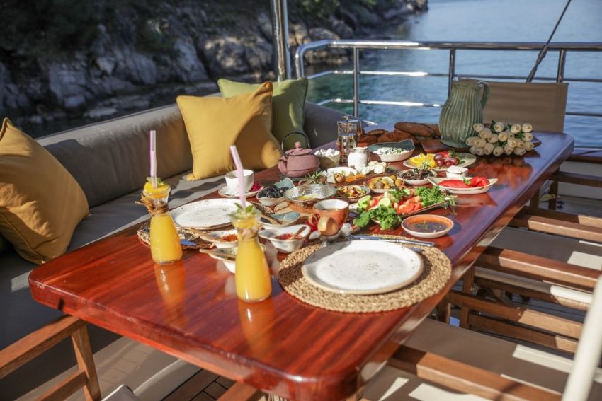 PERDUE Gulet, Fine Dining Onboard.