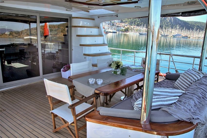 PERDUE Gulet, Aft Deck To Flybridge.