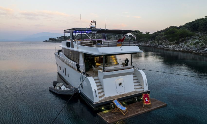 Perfect Trawler, Discovering Peaceful bays