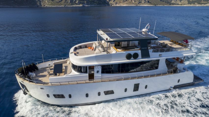 Perfect Trawler, Fly Bridge