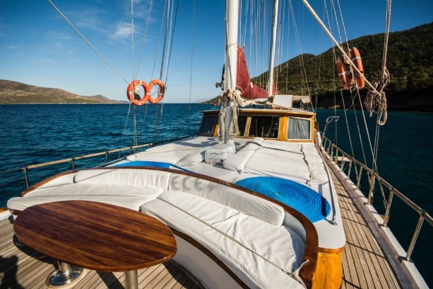 Ece Akyazı Güverte