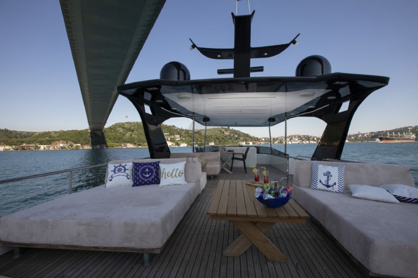 Poseidon F_Güneşlenme Alanı & Flybridge