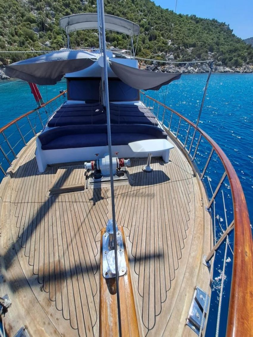 Prenses Gülce Gulet, Ön Güverte