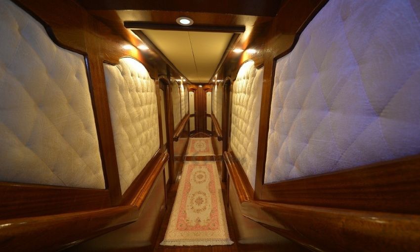 Princess Bugce Yacht, Passageway.