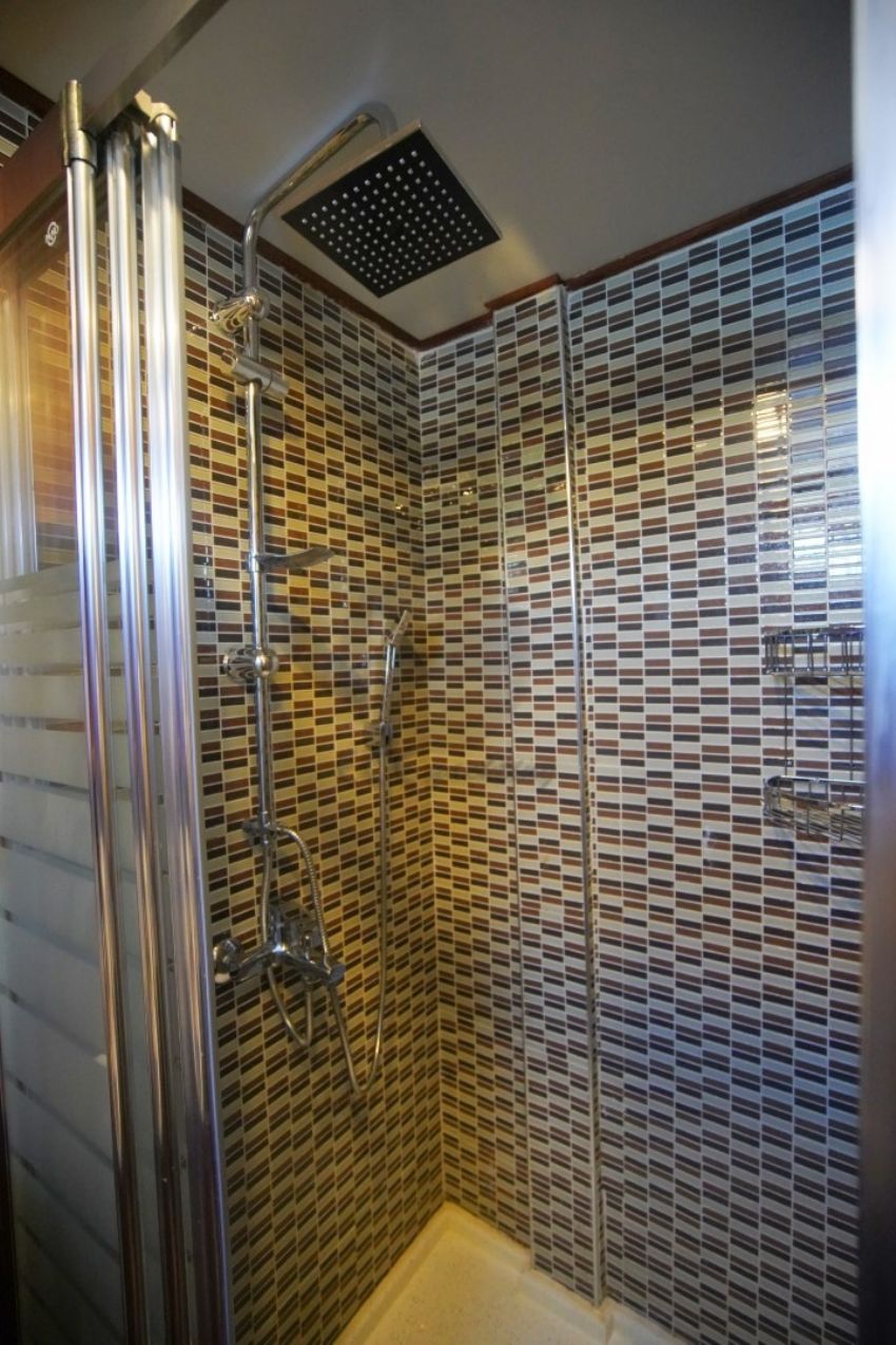 Princess Bugce Yacht, En Suite With Shower.