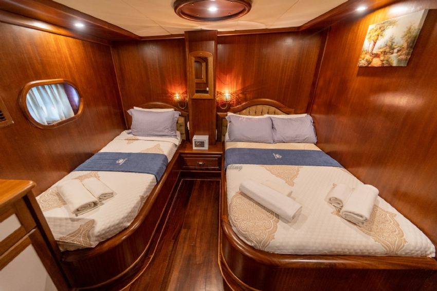 Princess Bugce Yacht, Twin Cabin.