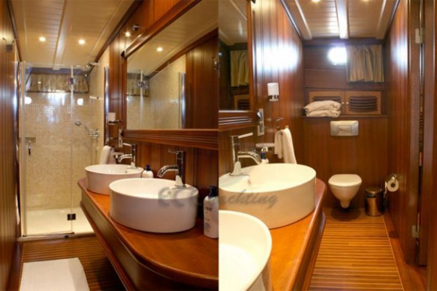 Princess Karia 2, Bathroom.