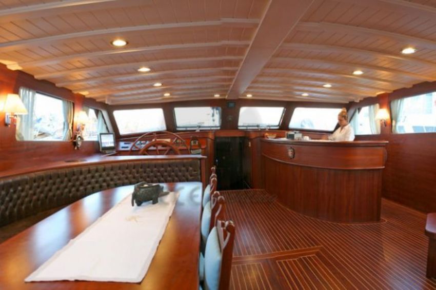 Princess Karia 2, Interior.