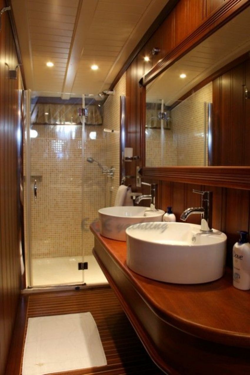 Princess Karia 2, En Suite.