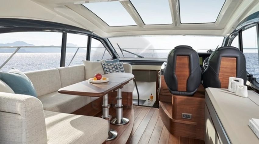 Ece Özdere Dış Görünüm