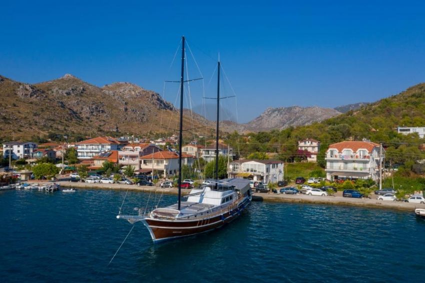 Queen Duru, Dış Görünüm