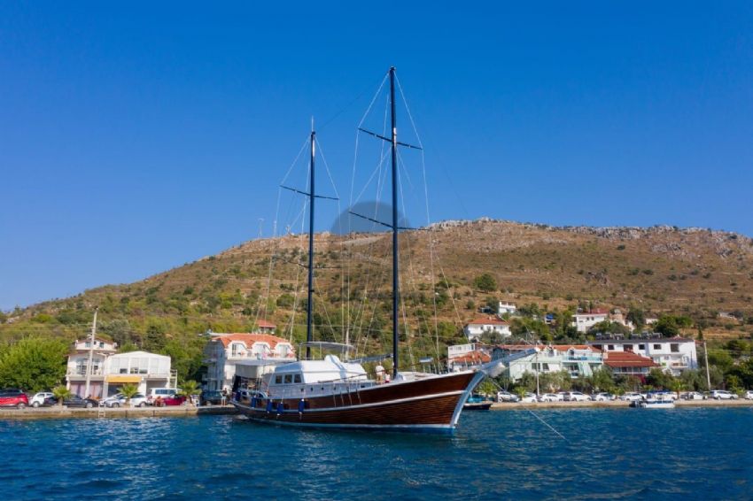 Queen Duru, Dış Görünüm