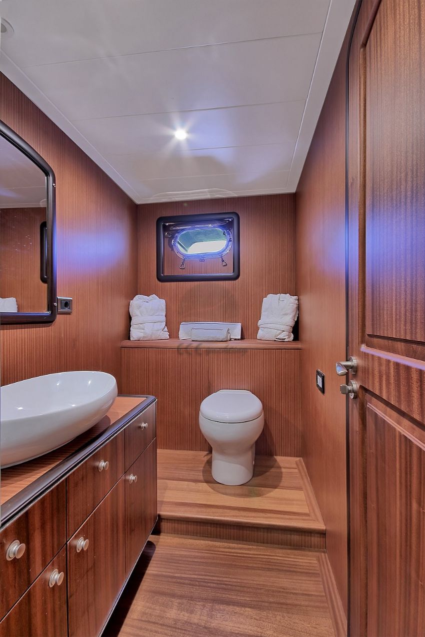 Queen Of Salmakis Yacht, En Suite.